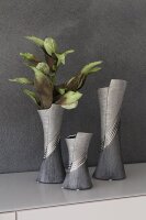 Gilde Keramik Vase"Bridgetown" VE 2 (BxHxL) 12 cm x 30 cm x 9,5 cm grau,silber Sie kaufen hier immer ein Set von 2 gleichen Artikeln.