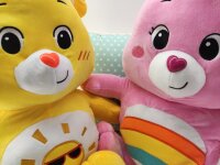 Glücksbärchi Kuscheltier Care Bears Plüsch Plüschfigur XXL 67 cm Teddybär Stofftier Glücksbärchen für Kinder (Hurra Bärchi pink)