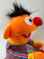 Soma Sesamstrasse Kuscheltier Plüsch Figur 40 cm Plüschtier Stofftier kuschelweich ab den ersten Lebensmonaten geeignet als Geschenk (Ernie)