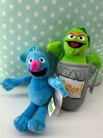 Soma Sesamstrasse Kuscheltier Plüsch Figur 20 cm Plüschtier Stofftier kuschelweich ab den ersten Lebensmonaten geeignet als Geschenk (Oscar in der Mülltonne Grün 20 cm)