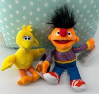 Soma Sesamstrasse Kuscheltier Plüsch Figur 20 cm Plüschtier Stofftier kuschelweich ab den ersten Lebensmonaten geeignet als Geschenk (Elmo Rot 20 cm)