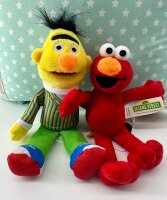 Soma Sesamstrasse Kuscheltier Plüsch Figur 20 cm Plüschtier Stofftier kuschelweich ab den ersten Lebensmonaten geeignet als Geschenk (Elmo Rot 20 cm)