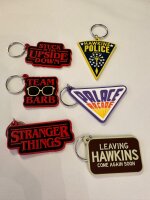 Schlüsselanhänger 6cm Mini Anhänger Geschenk Cartoon Schlüsselanhänger Silikon Schlüsselanhänger für Handyhülle Charme Rucksack Geschenk Stranger Things Hawkings Police